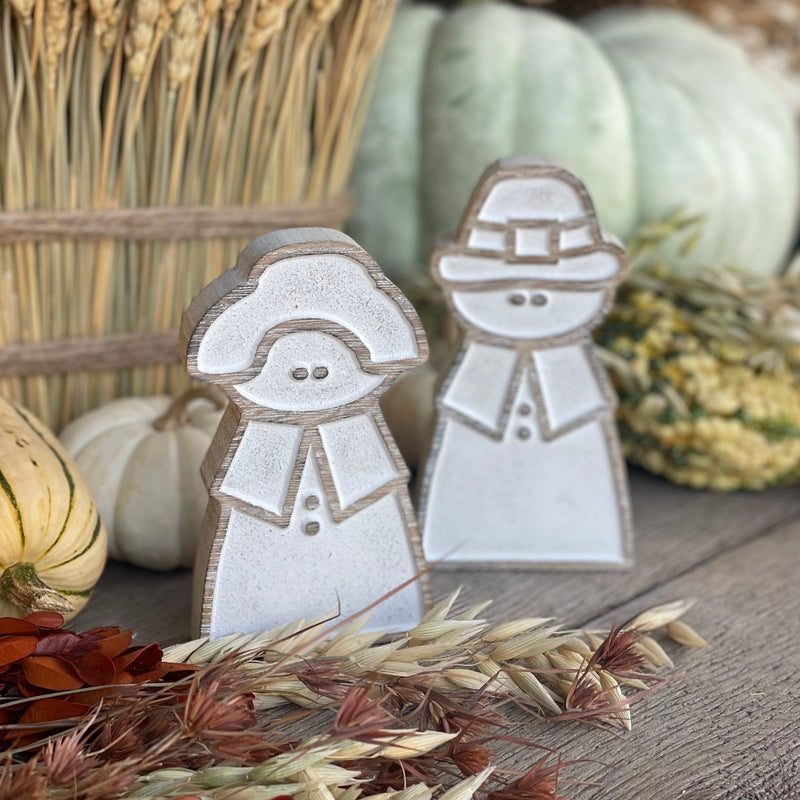 CA-5172 - Carved Pilgrims, Set of 2