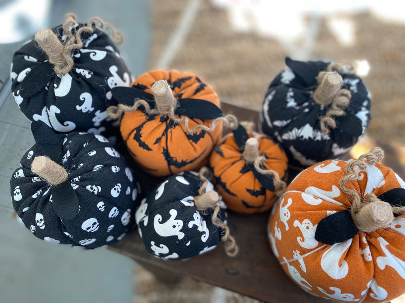 CF-2852 - Med. BW Bat Fabric Pumpkin